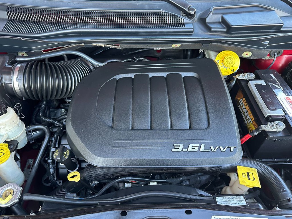 2014 Chrysler Town & Country Image 25