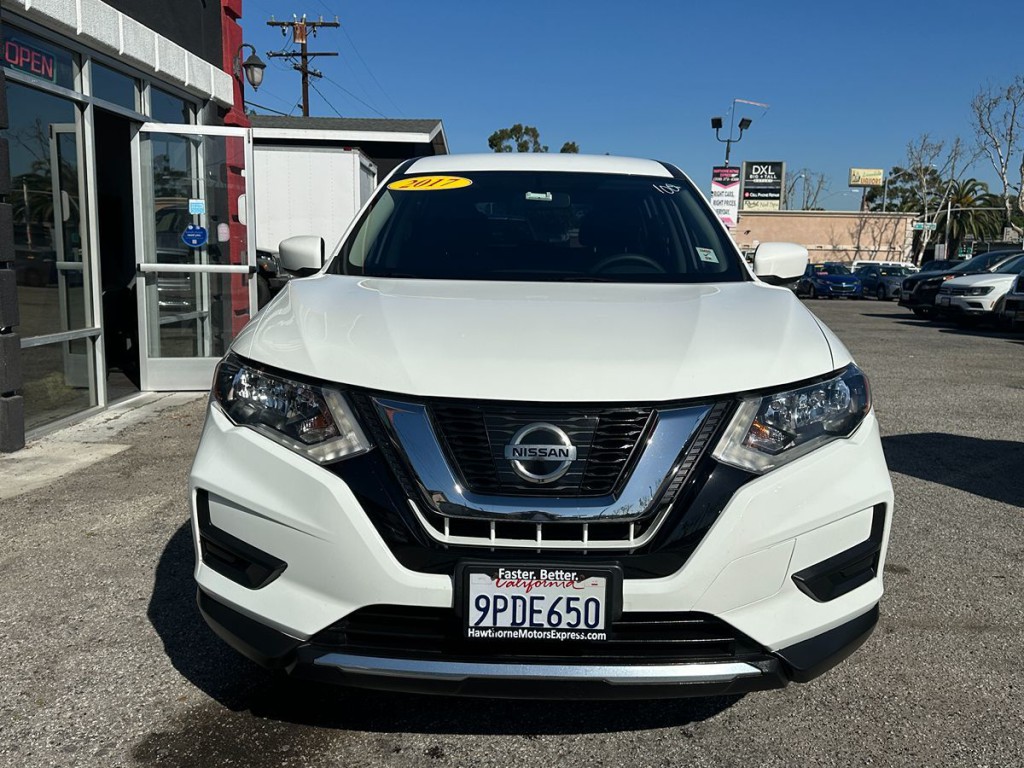 2017 Nissan Rogue Image 2