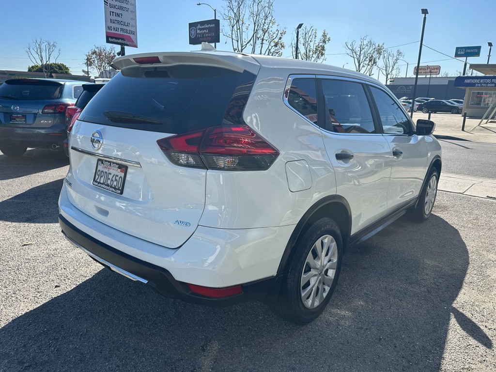 2017 Nissan Rogue Image 8