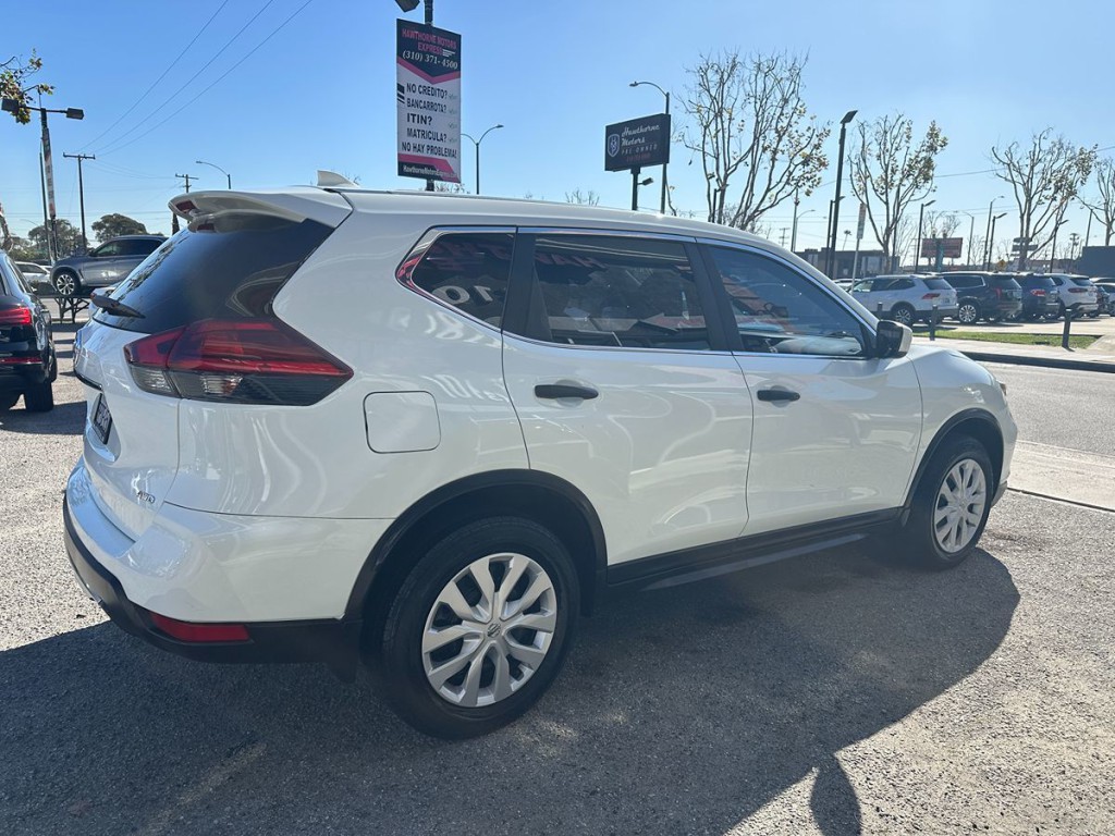 2017 Nissan Rogue Image 9