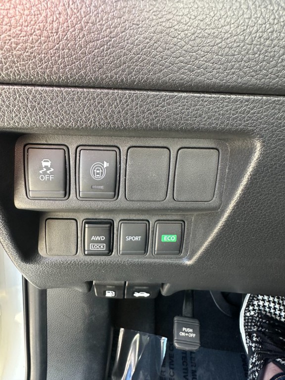 2017 Nissan Rogue Image 16