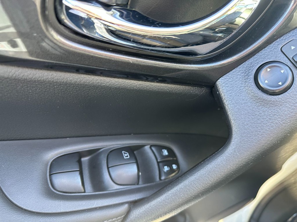 2017 Nissan Rogue Image 17