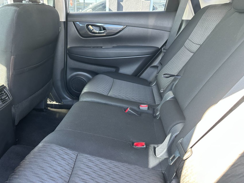 2017 Nissan Rogue Image 18