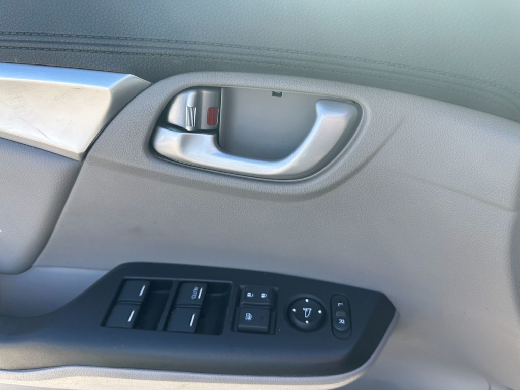 2015 Honda Civic Image 16