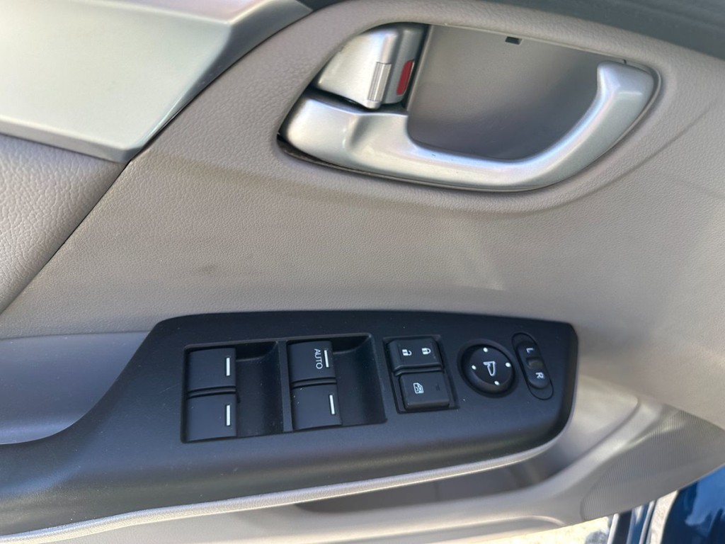 2015 Honda Civic Image 21