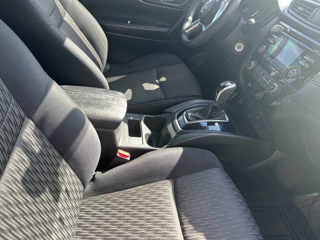 2017 Nissan Rogue Image 9