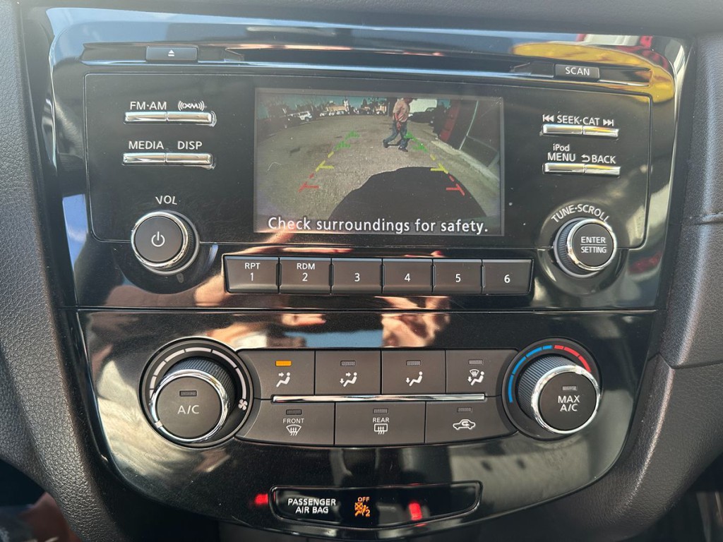 2017 Nissan Rogue Image 12