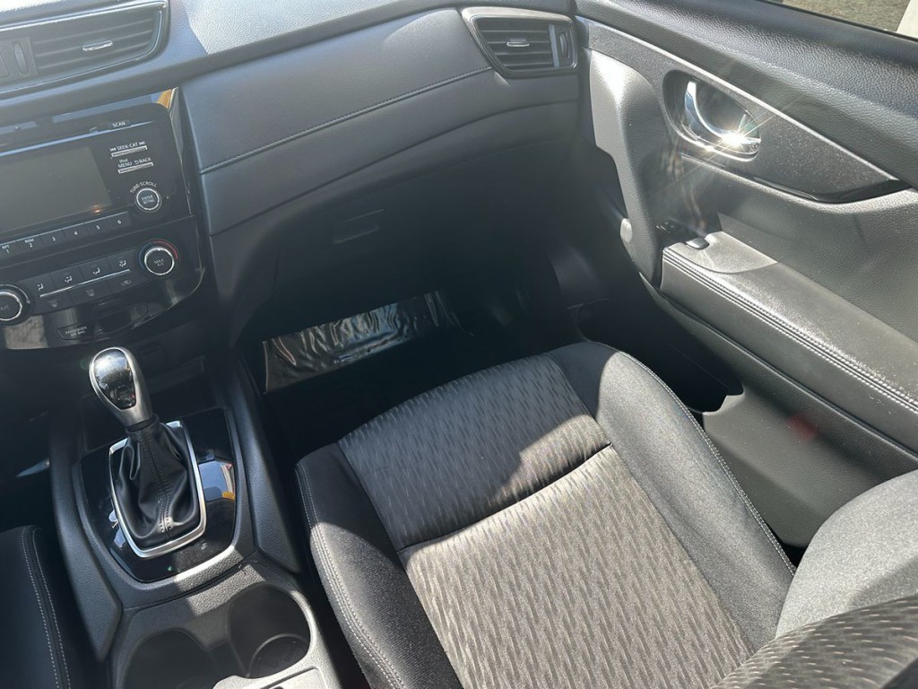 2017 Nissan Rogue Image 13