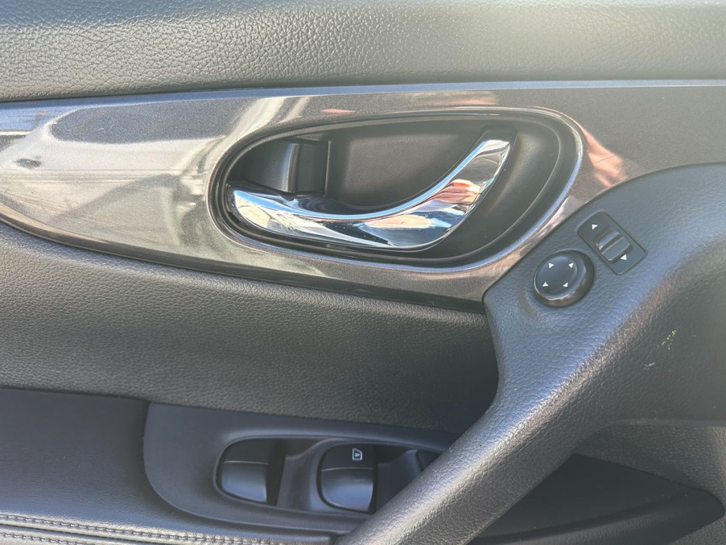 2017 Nissan Rogue Image 16