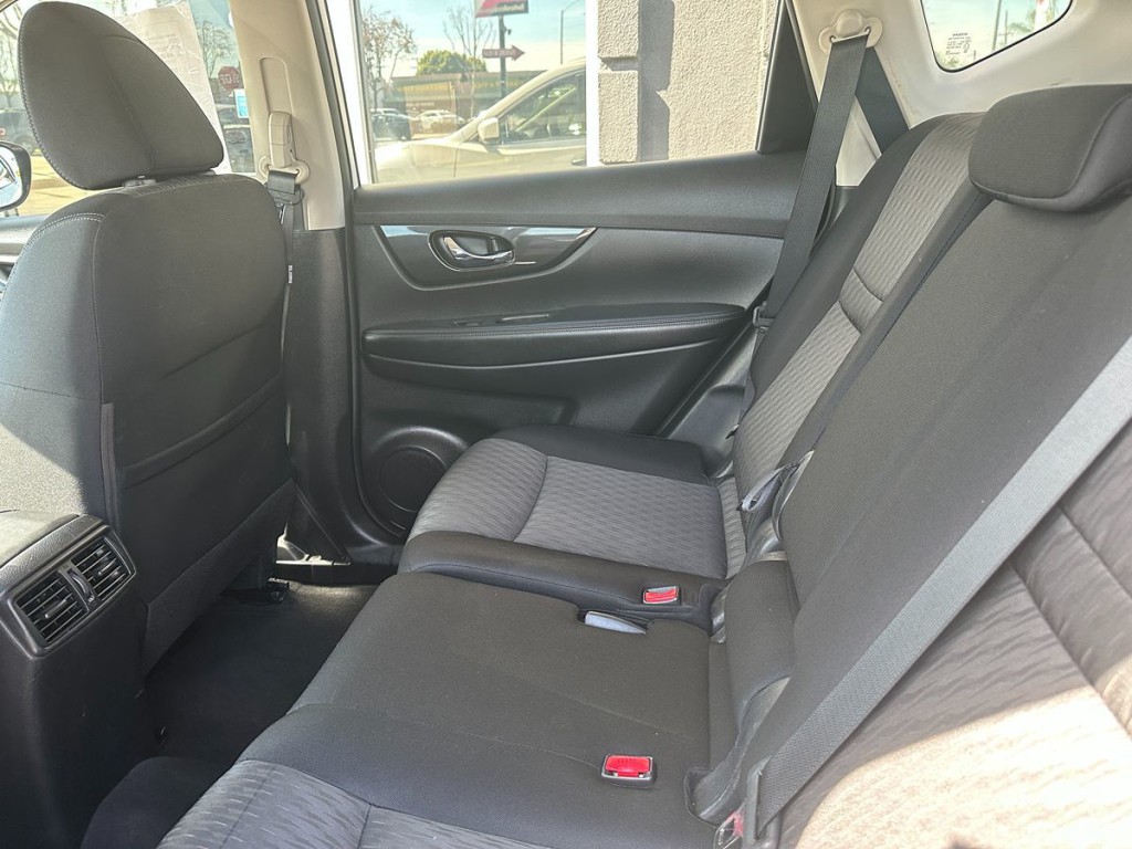 2017 Nissan Rogue Image 18