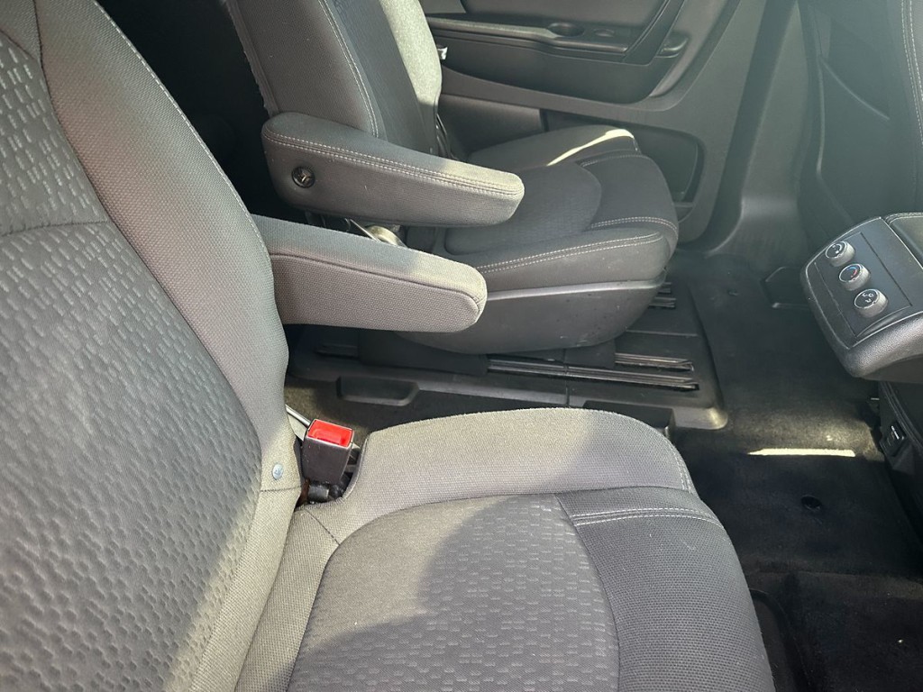 2016 GMC Acadia Image 18