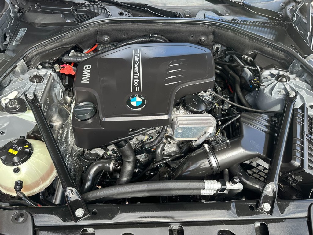 2014 BMW 5 Series Image 25