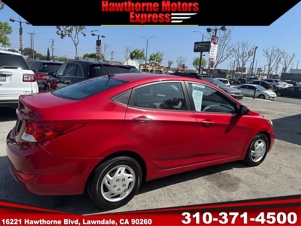 2012 Hyundai Accent Image 9