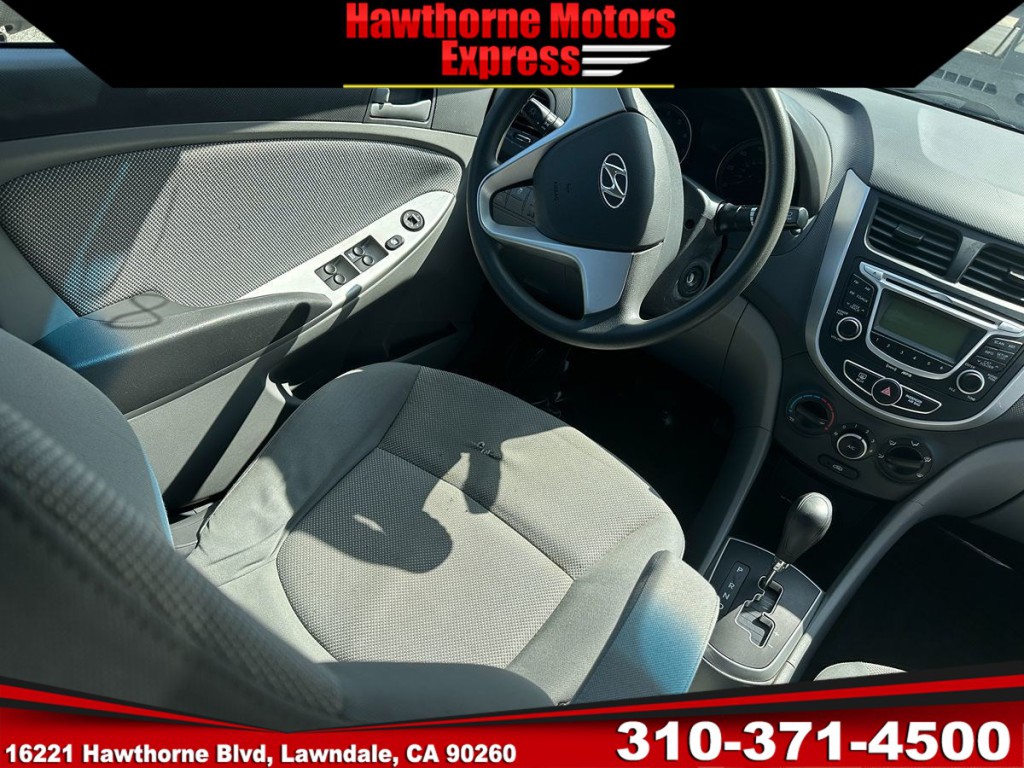 2012 Hyundai Accent Image 11
