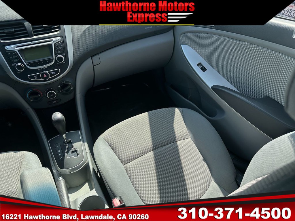 2012 Hyundai Accent Image 13