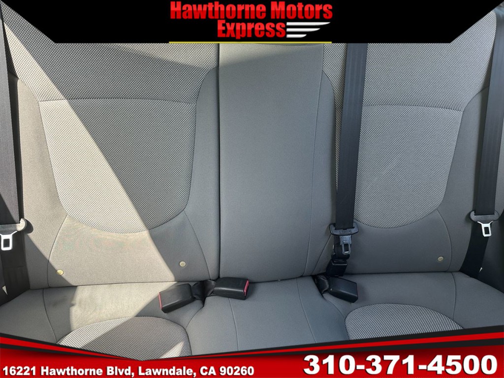 2012 Hyundai Accent Image 16