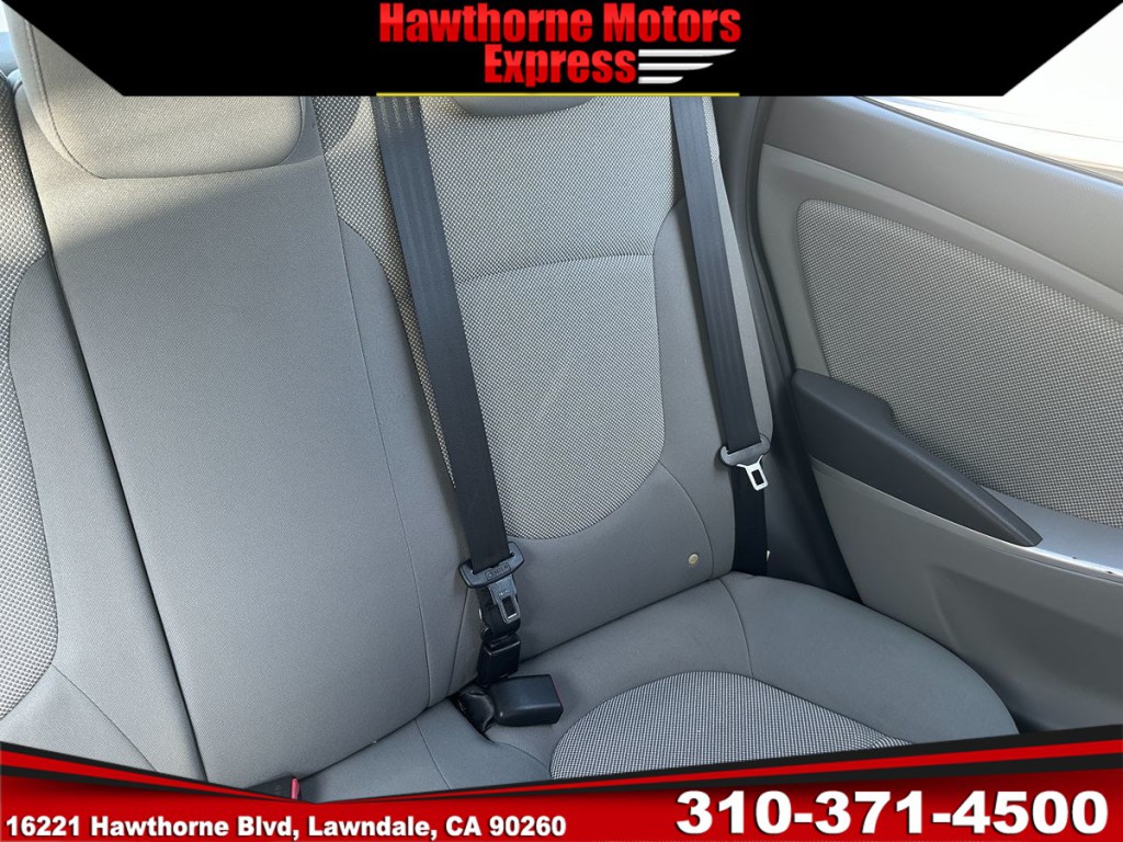 2012 Hyundai Accent Image 17