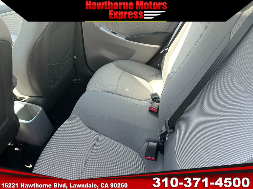 2012 Hyundai Accent Image 19