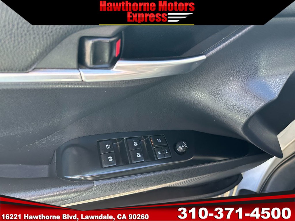 2018 Toyota Camry Image 16