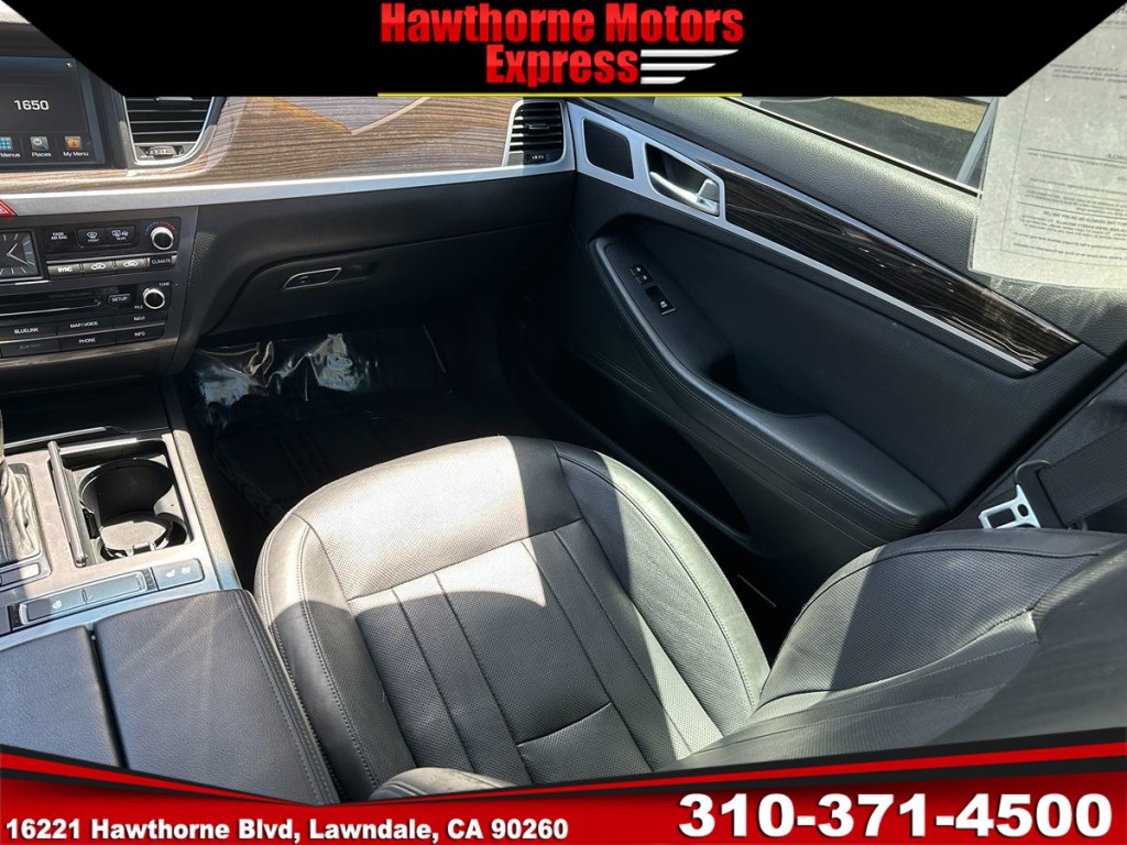 2015 Hyundai Genesis Image 14