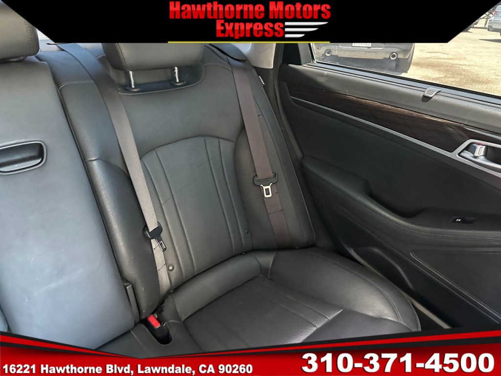 2015 Hyundai Genesis Image 22