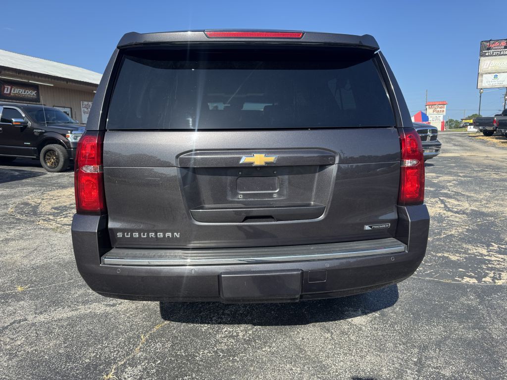 2017 Chevrolet Suburban Image 4