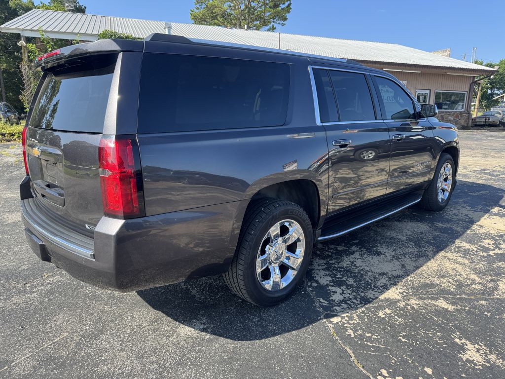 2017 Chevrolet Suburban Image 5