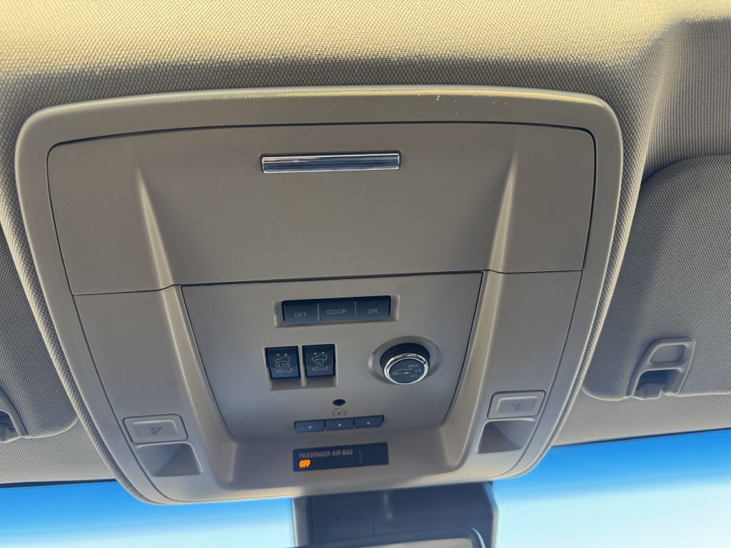 2017 Chevrolet Suburban Image 19