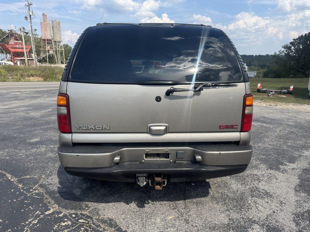 2001 GMC Denali Image 4