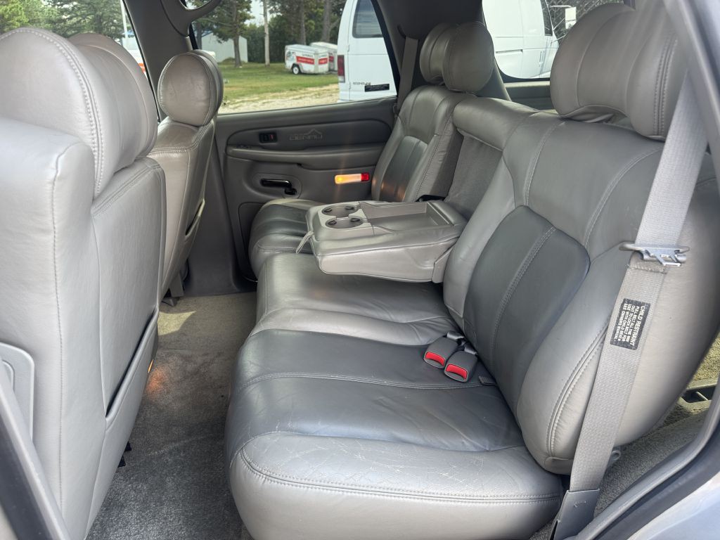 2001 GMC Denali Image 10