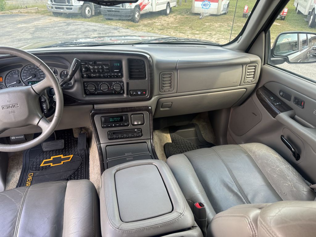 2001 GMC Denali Image 11