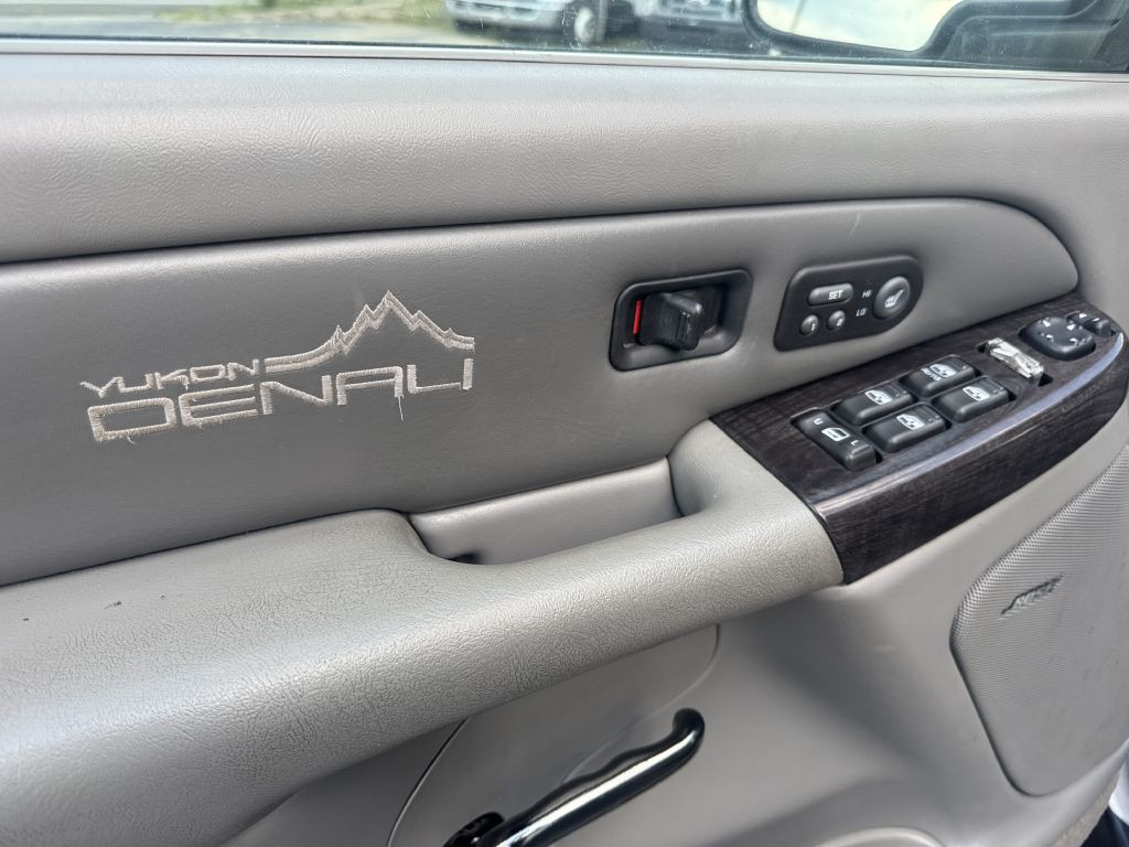 2001 GMC Denali Image 13
