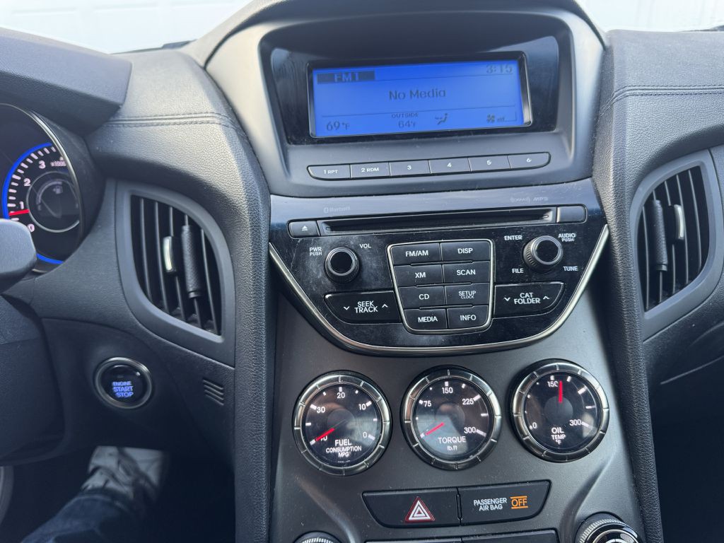 2015 Hyundai Genesis Image 11