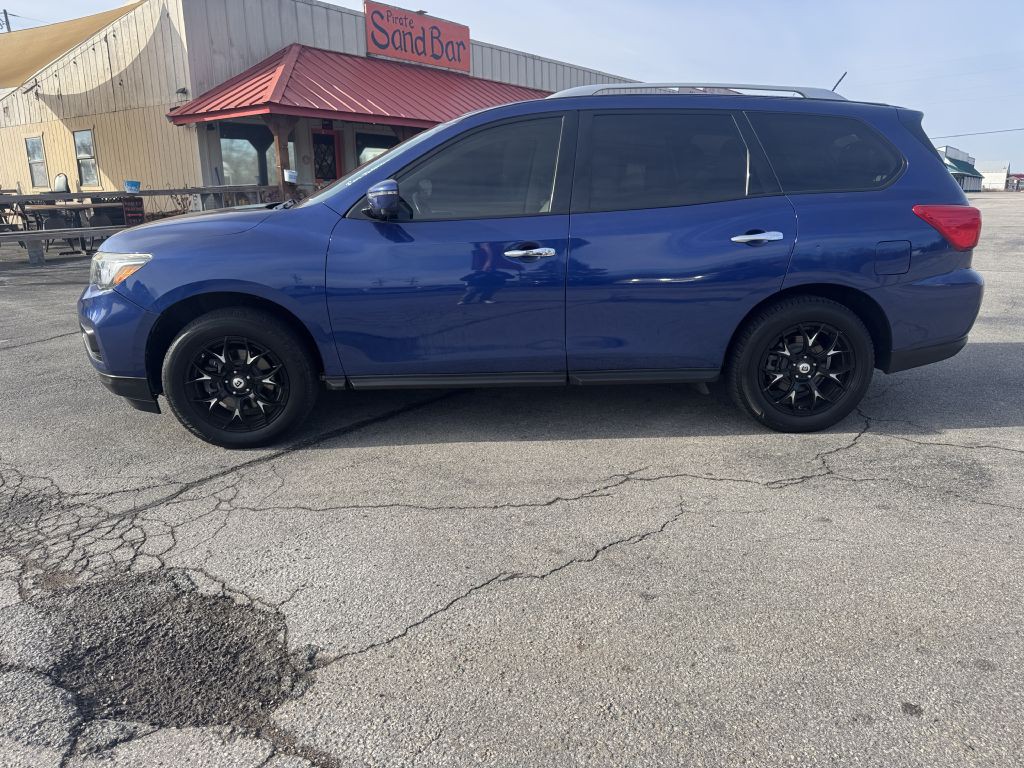 2018 Nissan Pathfinder Image 2