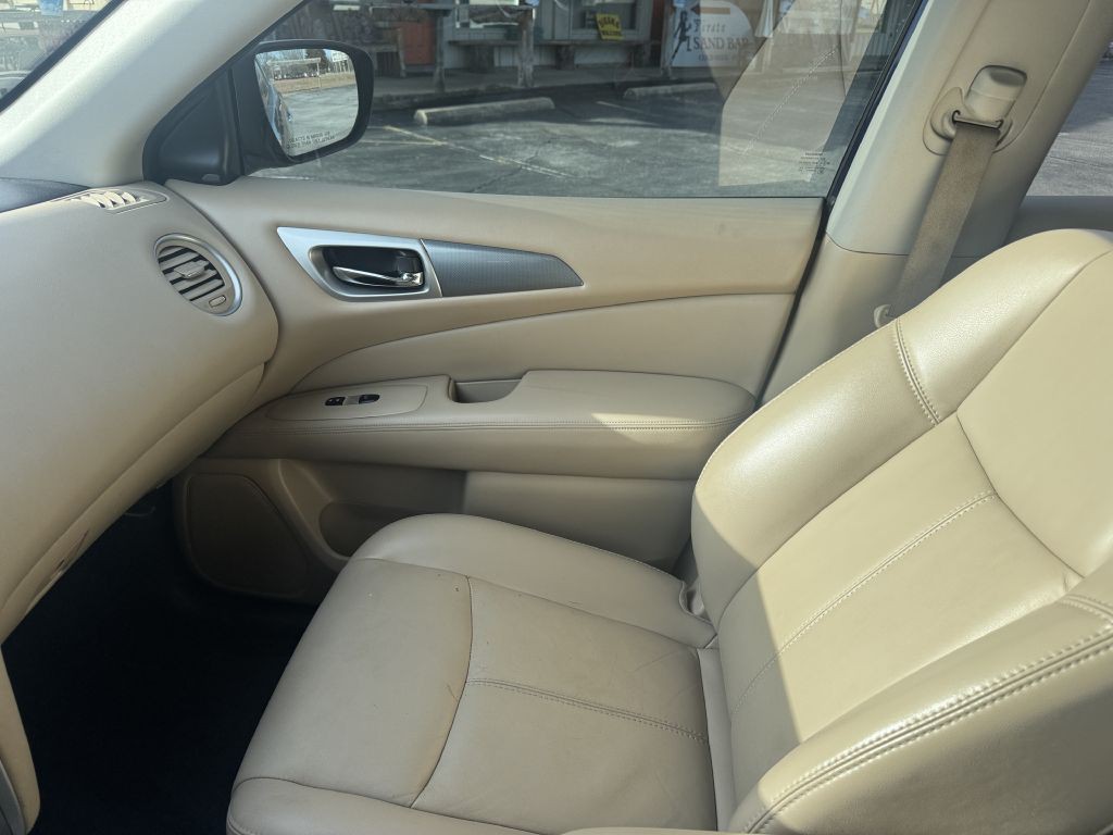 2018 Nissan Pathfinder Image 16
