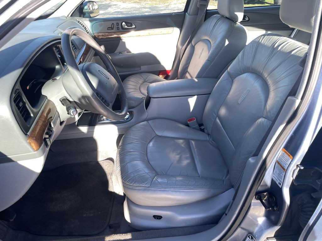 2000 Lincoln Continental Image 9