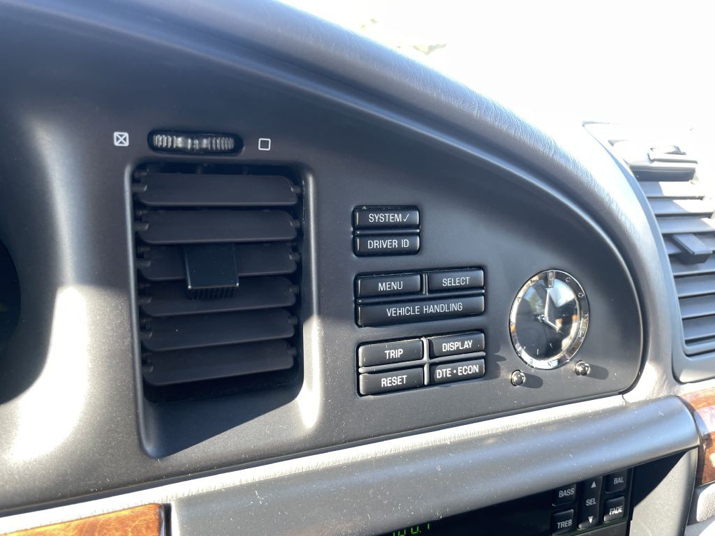 2000 Lincoln Continental Image 14