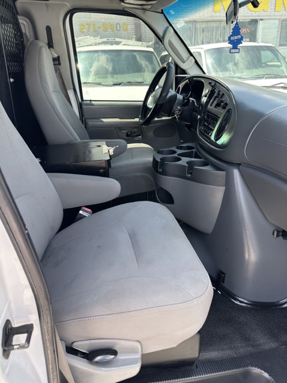 2007 Ford Econoline Image 12
