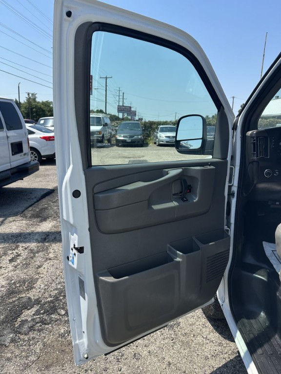2012 Chevrolet Express Image 15