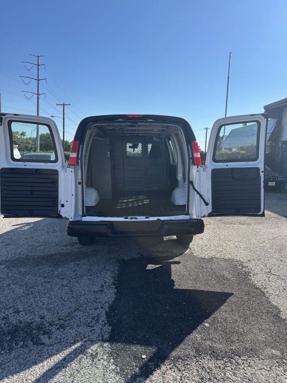 2021 Chevrolet Express Image 11