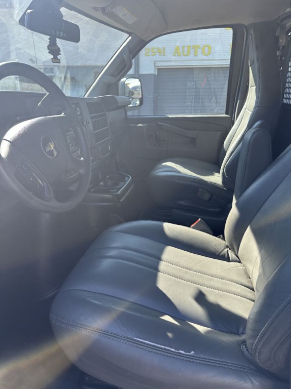 2021 Chevrolet Express Image 14