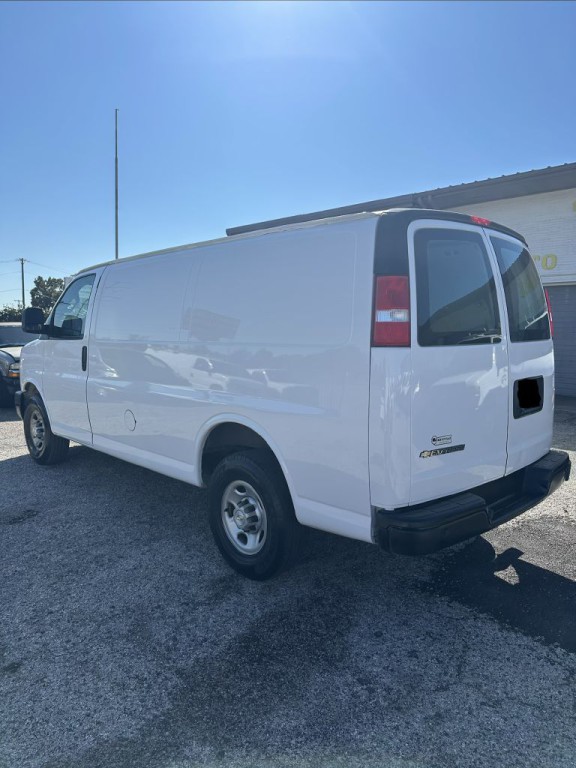 2021 Chevrolet Express Image 16