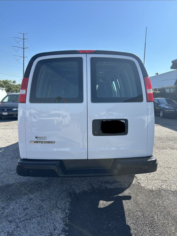 2021 Chevrolet Express Image 17