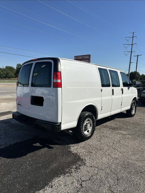 2021 Chevrolet Express Image 18