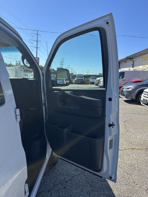 2014 Chevrolet Express Image 9