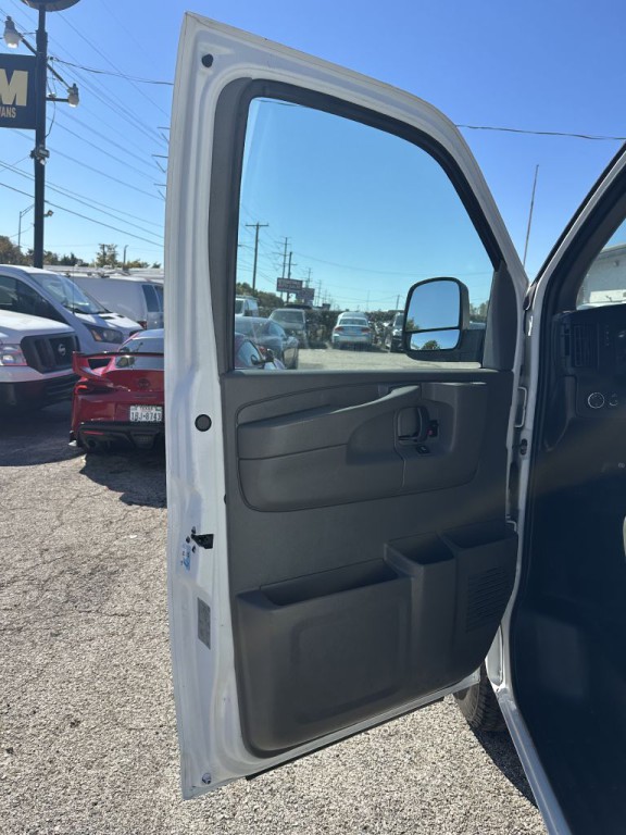 2014 Chevrolet Express Image 14