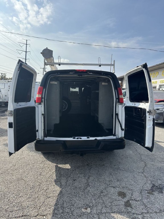 2011 Chevrolet Express Image 4