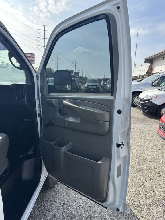 2011 Chevrolet Express Image 10