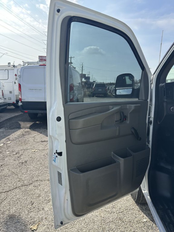 2011 Chevrolet Express Image 13