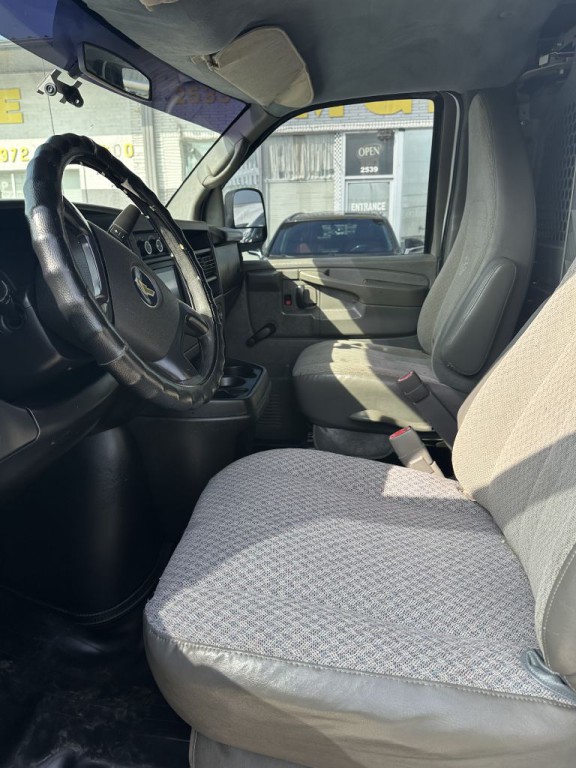 2011 Chevrolet Express Image 14